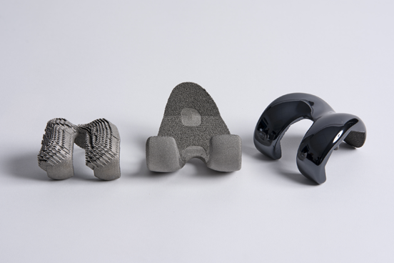 <p>3D printed femoral components in different finished states</p>